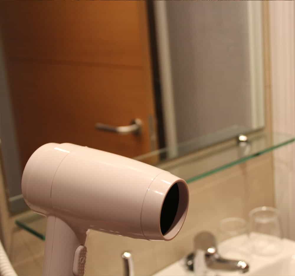 Secador en apartamento con baño de Hostelet